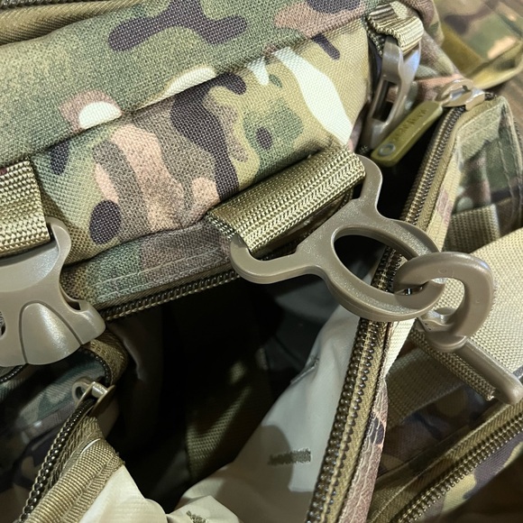 Tactical Camo Duffel Bag - Rugged Multi-Pocket Carry - Picture 8 of 12